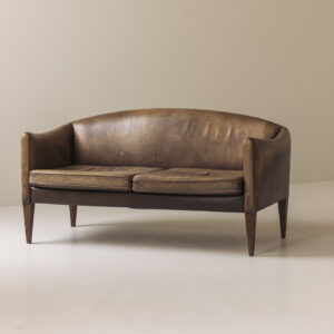 Illum Wikkelsø - V12 sofa